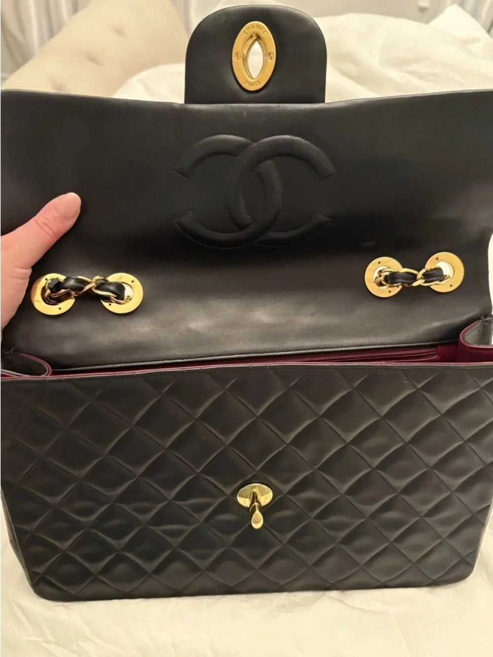 CHANEL Black Quilted Shoulder Bag with Gold Hardware - Picture 3 of 11